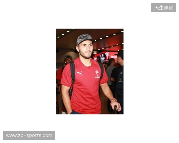 英超官方晒出图片：阿森纳U15全员抵达北京