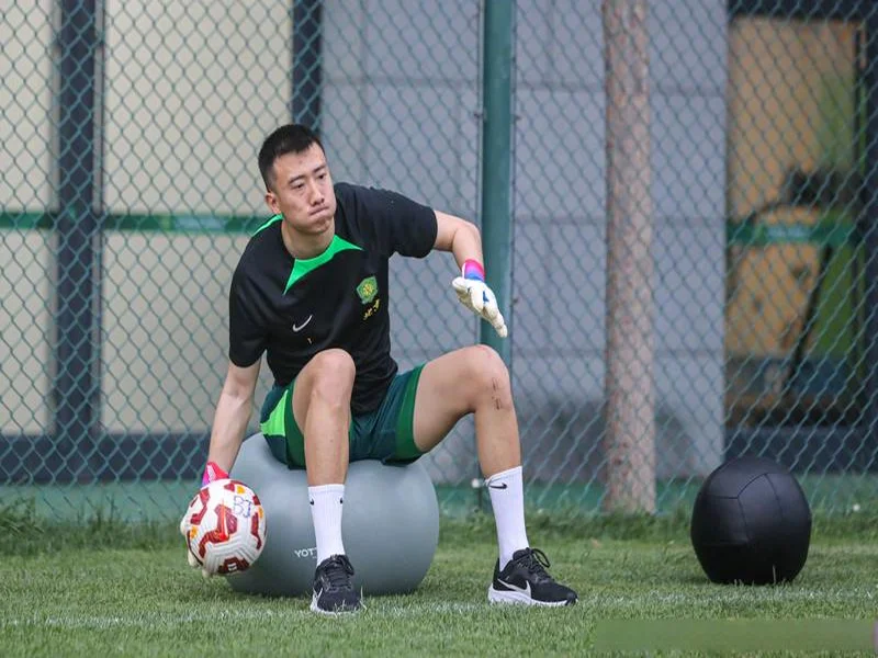 博主:国安下午集结韩佳奇现身,个别球员已从基地搬走私人物品